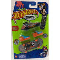 HOT WHEELS SKATE HGT59 BOARDS AND SHOES SET HI-BEAM EXCLUSIVE DIECAST CAR INCLUDED