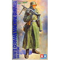 TAMIYA 36306 WW2 GERMAN MACHINE GUNNER GREATCOAT FIGURE MODEL FIGURES 1/16