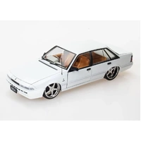 DDA DDA706 HOLDEN VL CALAIS CUSTOM METALLIC WHITE OPENING DOORS, BONNET AND BOOT 1/24 SCALE DIECAST CAR